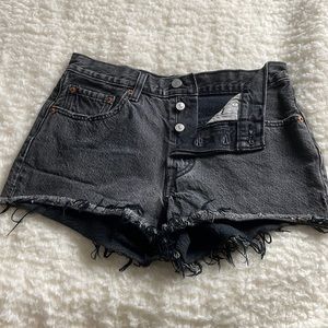 Levi High Wasted Cutoff Jean Shorts in Charcoal - Size 26